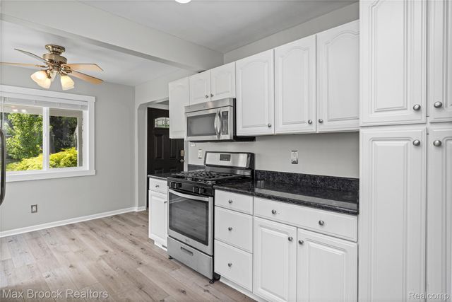 808 N Edgeworth Avenue, Royal Oak, MI 48067