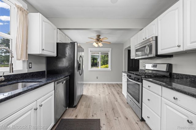 808 N Edgeworth Avenue, Royal Oak, MI 48067
