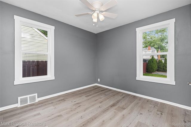 808 N Edgeworth Avenue, Royal Oak, MI 48067