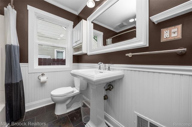 808 N Edgeworth Avenue, Royal Oak, MI 48067
