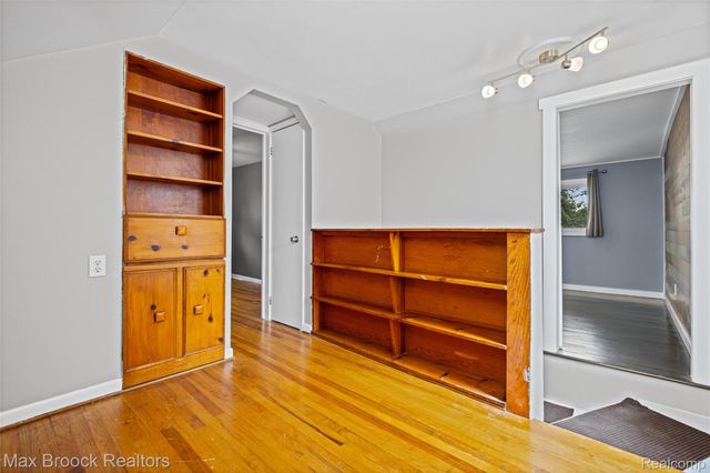 808 N Edgeworth Avenue, Royal Oak, MI 48067