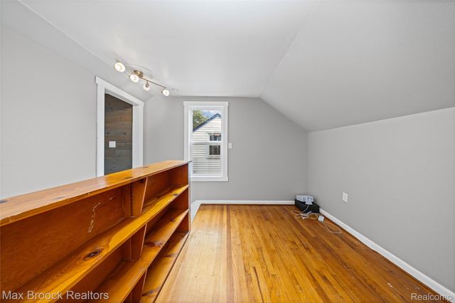 808 N Edgeworth Avenue, Royal Oak, MI 48067
