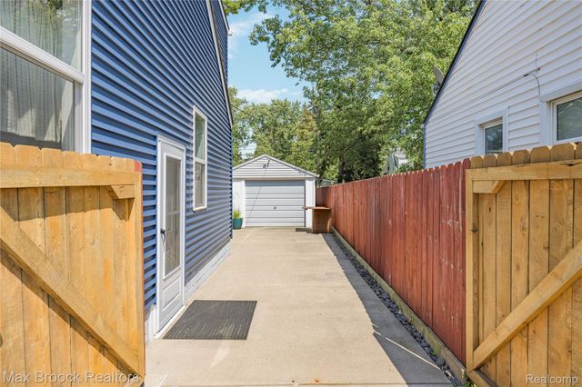 808 N Edgeworth Avenue, Royal Oak, MI 48067