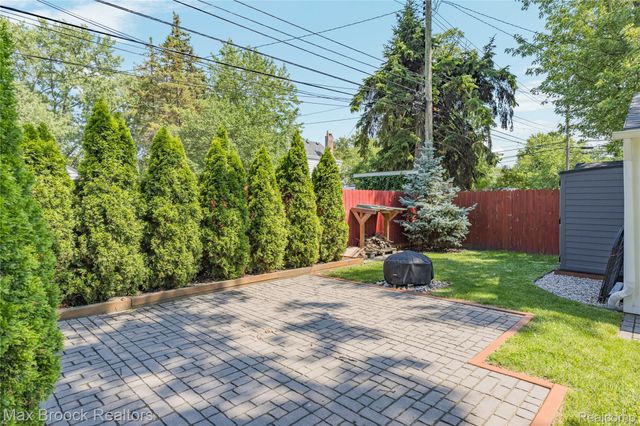 808 N Edgeworth Avenue, Royal Oak, MI 48067
