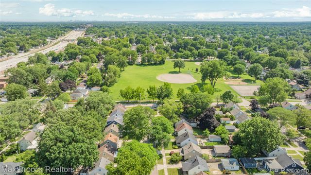 808 N Edgeworth Avenue, Royal Oak, MI 48067