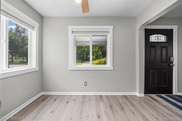 808 N Edgeworth Avenue, Royal Oak, MI 48067