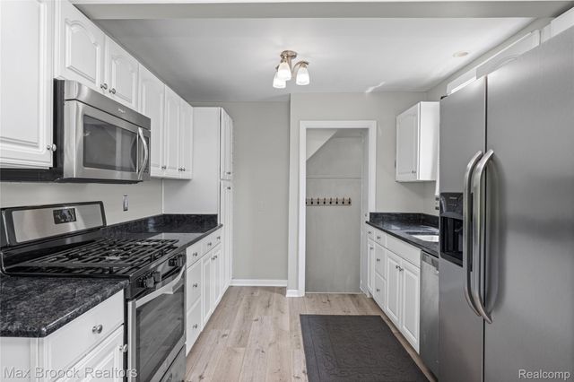 808 N Edgeworth Avenue, Royal Oak, MI 48067