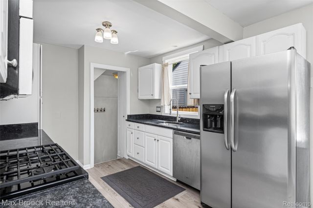 808 N Edgeworth Avenue, Royal Oak, MI 48067