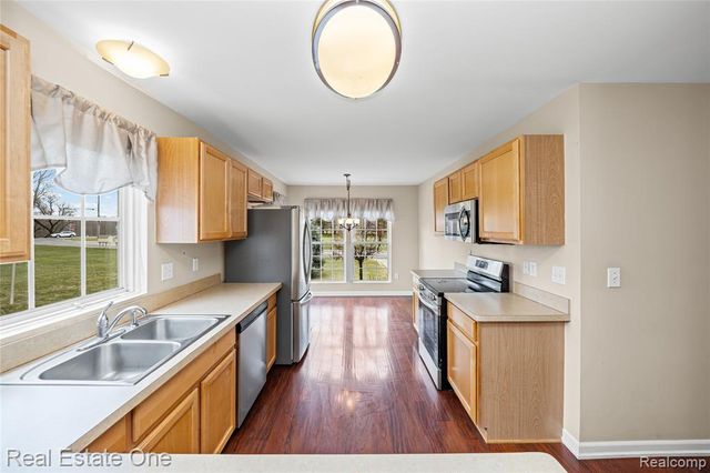 2283 Crystal Crossing Drive, Howell, MI 48843