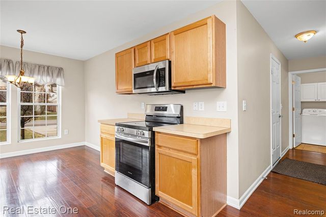 2283 Crystal Crossing Drive, Howell, MI 48843