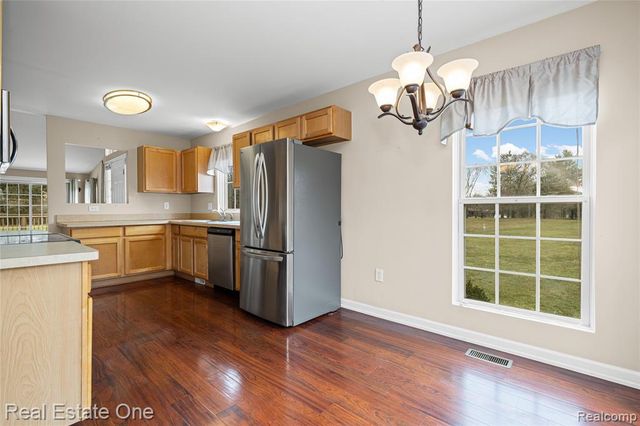 2283 Crystal Crossing Drive, Howell, MI 48843