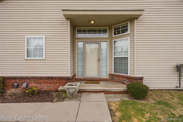 2283 Crystal Crossing Drive, Howell, MI 48843