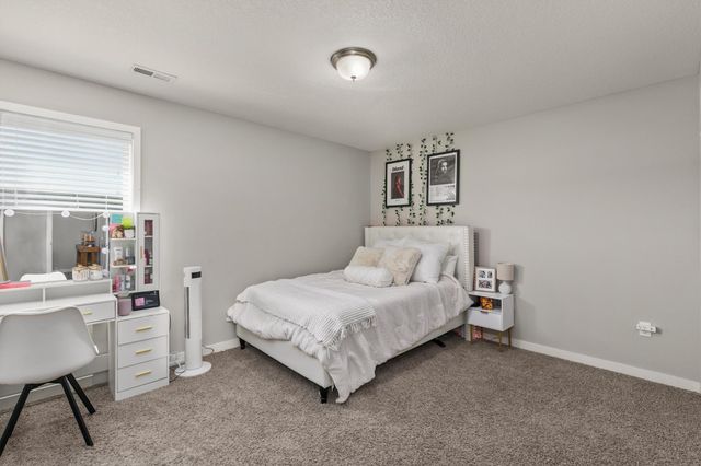 172 Bridgewood Drive, West Des Moines, IA 50266