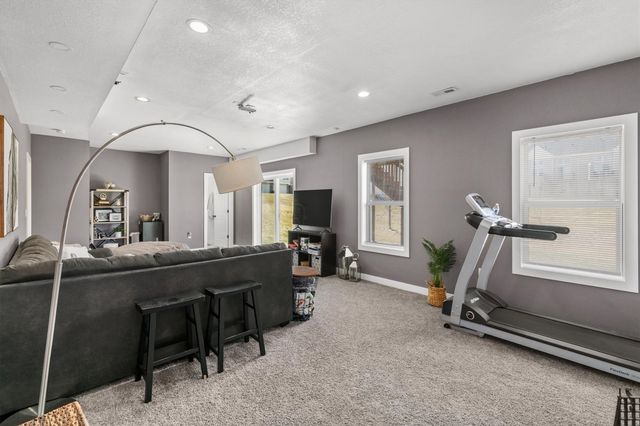 172 Bridgewood Drive, West Des Moines, IA 50266