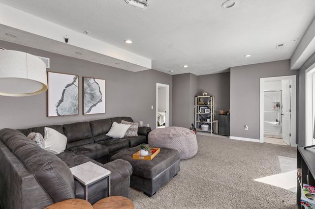 172 Bridgewood Drive, West Des Moines, IA 50266