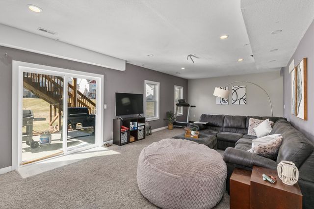 172 Bridgewood Drive, West Des Moines, IA 50266