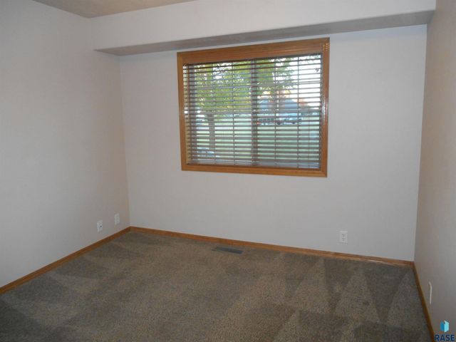 3412 S Harmony Dr Drive, Sioux Falls, SD 57110