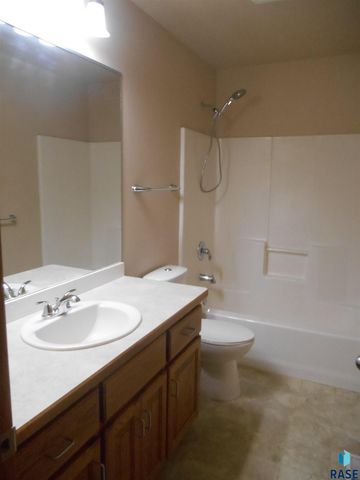 3412 S Harmony Dr Drive, Sioux Falls, SD 57110