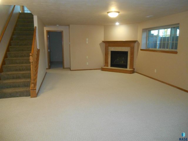 3412 S Harmony Dr Drive, Sioux Falls, SD 57110