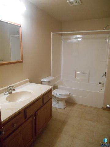 3412 S Harmony Dr Drive, Sioux Falls, SD 57110