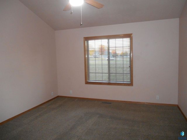 3412 S Harmony Dr Drive, Sioux Falls, SD 57110