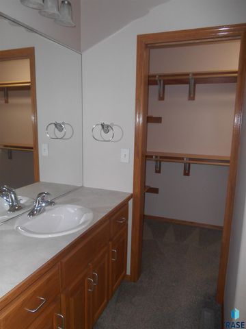 3412 S Harmony Dr Drive, Sioux Falls, SD 57110