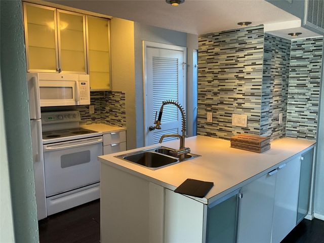 6202 Skyline Drive 3, Houston, TX 77057