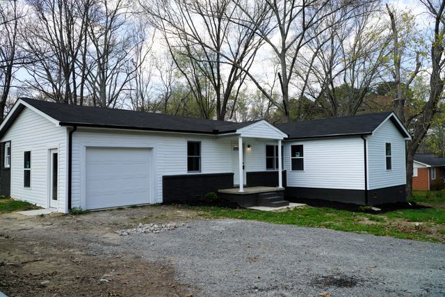 32 Jenkins Dr, Fayetteville, TN 37334