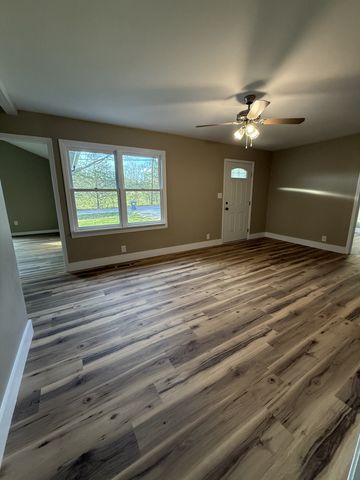 32 Jenkins Dr, Fayetteville, TN 37334