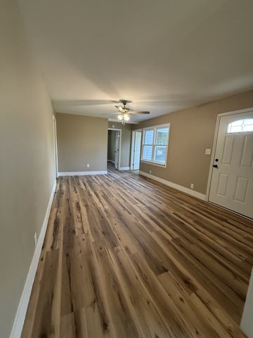 32 Jenkins Dr, Fayetteville, TN 37334