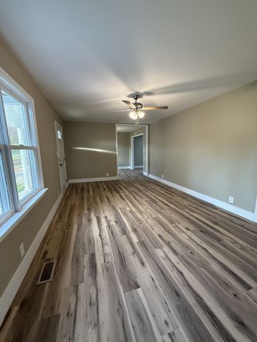 32 Jenkins Dr, Fayetteville, TN 37334