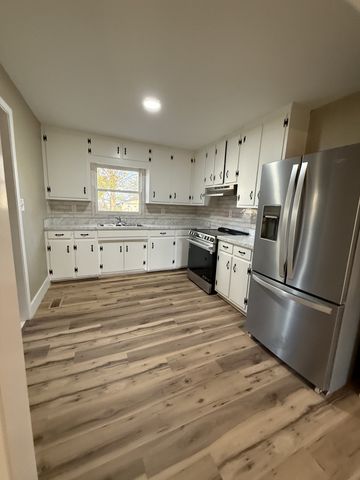 32 Jenkins Dr, Fayetteville, TN 37334