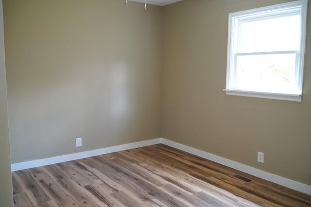 32 Jenkins Dr, Fayetteville, TN 37334