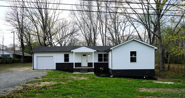 32 Jenkins Dr, Fayetteville, TN 37334