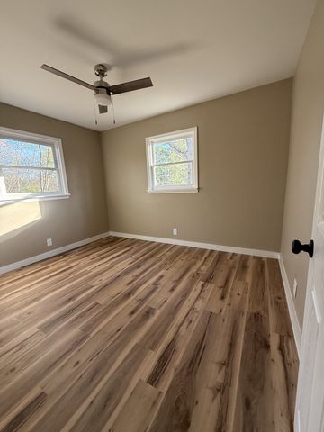 32 Jenkins Dr, Fayetteville, TN 37334