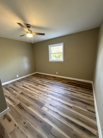 32 Jenkins Dr, Fayetteville, TN 37334