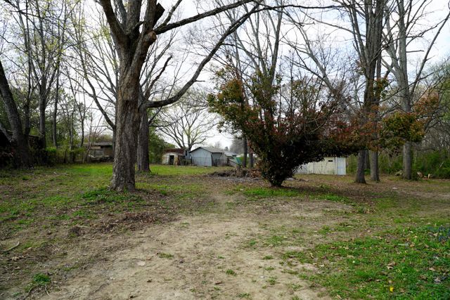 32 Jenkins Dr, Fayetteville, TN 37334