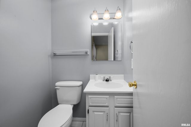 2130 E 38TH Street, Davenport, IA 52807