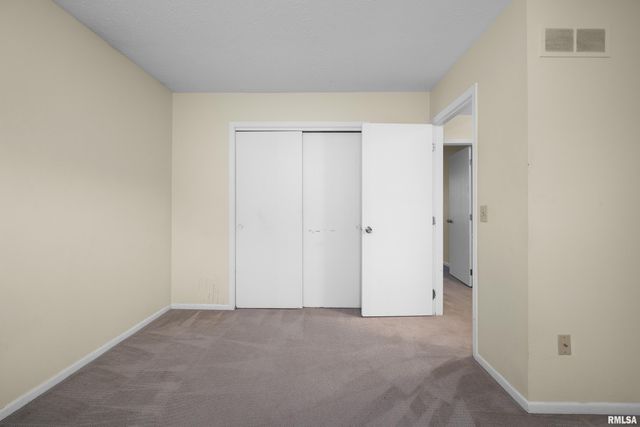 2130 E 38TH Street, Davenport, IA 52807