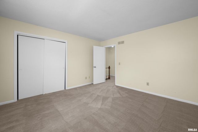 2130 E 38TH Street, Davenport, IA 52807