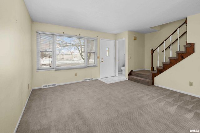 2130 E 38TH Street, Davenport, IA 52807