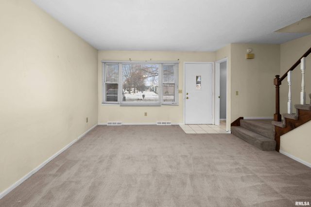 2130 E 38TH Street, Davenport, IA 52807