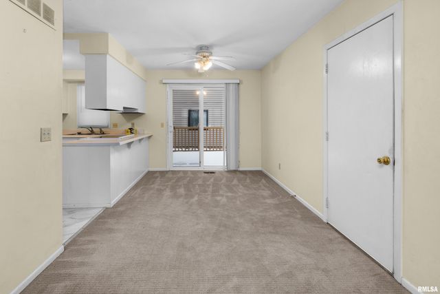 2130 E 38TH Street, Davenport, IA 52807