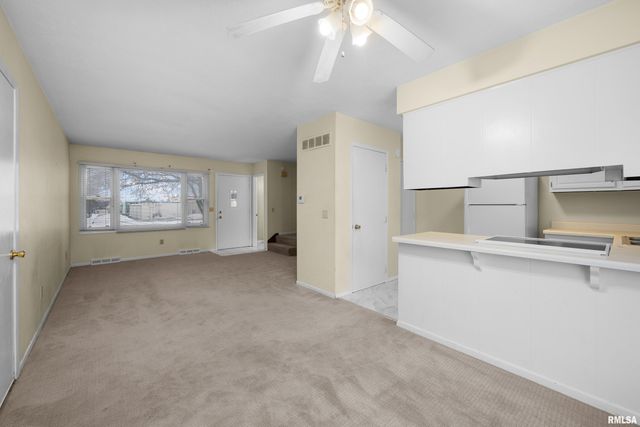 2130 E 38TH Street, Davenport, IA 52807