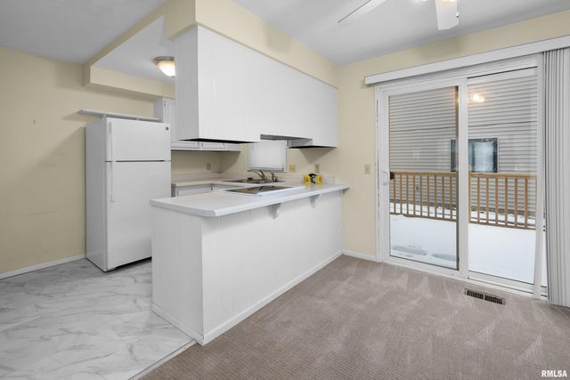 2130 E 38TH Street, Davenport, IA 52807