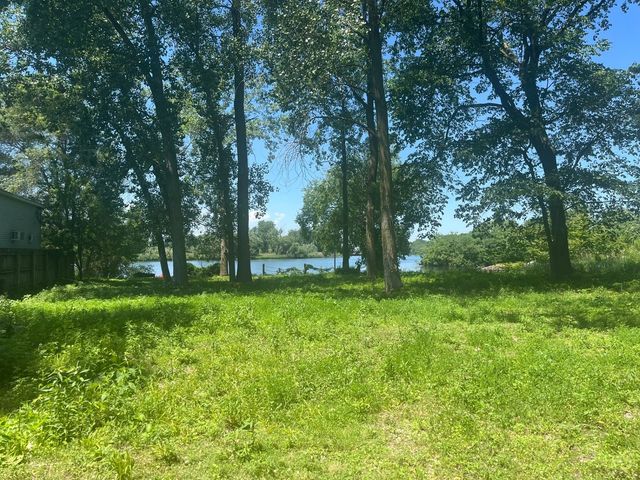 13818 S Croissant Drive, Burnham, IL 60633