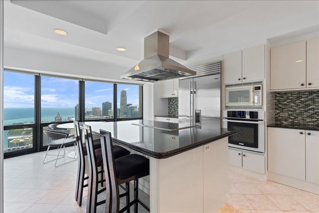 100 E Huron Street 4703, Chicago, IL 60611