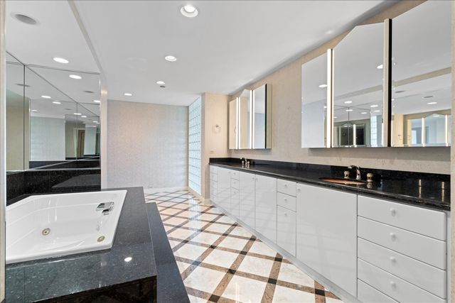 100 E Huron Street 4703, Chicago, IL 60611