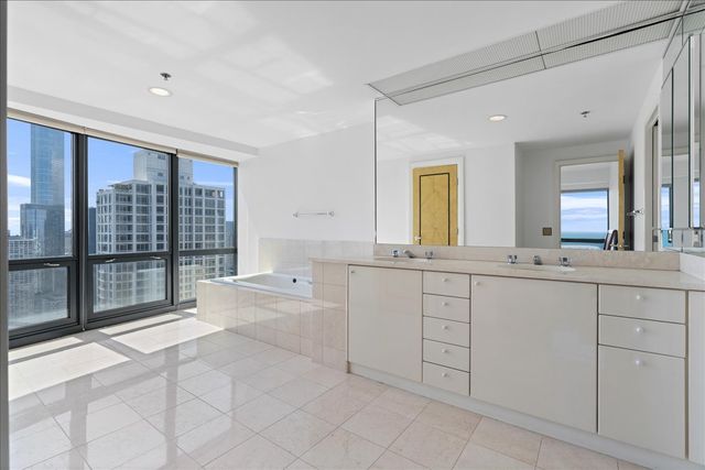 100 E Huron Street 4703, Chicago, IL 60611