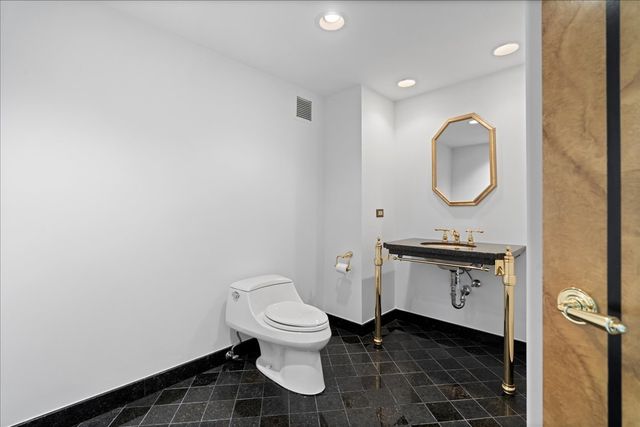 100 E Huron Street 4703, Chicago, IL 60611